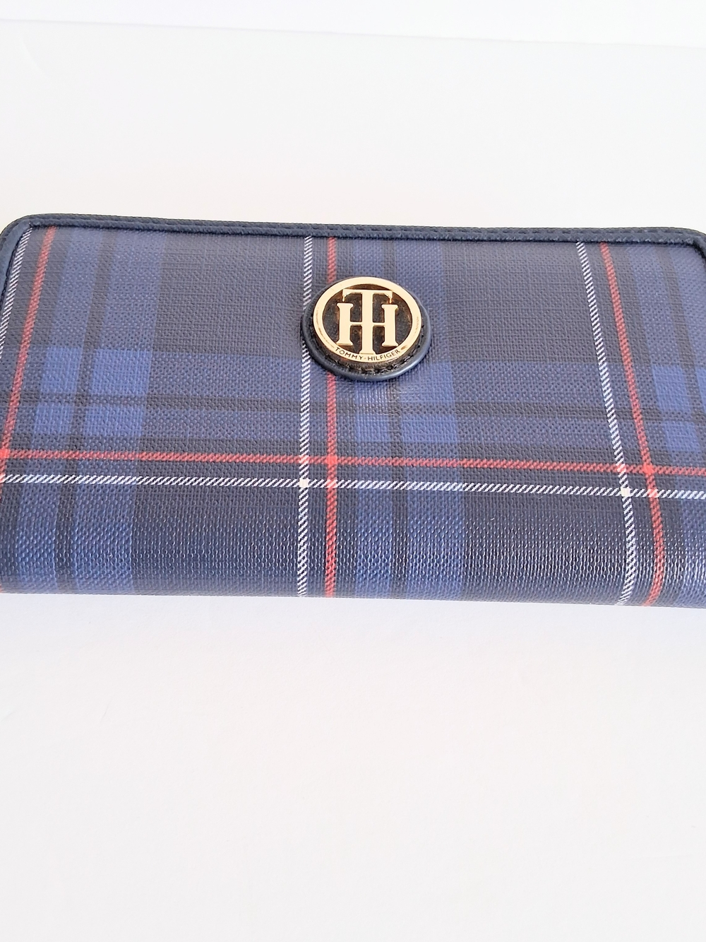 Tommy Hilifiger Signature Blue Color Trifold Zip Around Wallet